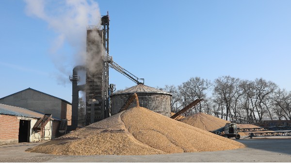 扭虧為盈，糧食烘干用上秸稈打捆直燃鍋爐就是省